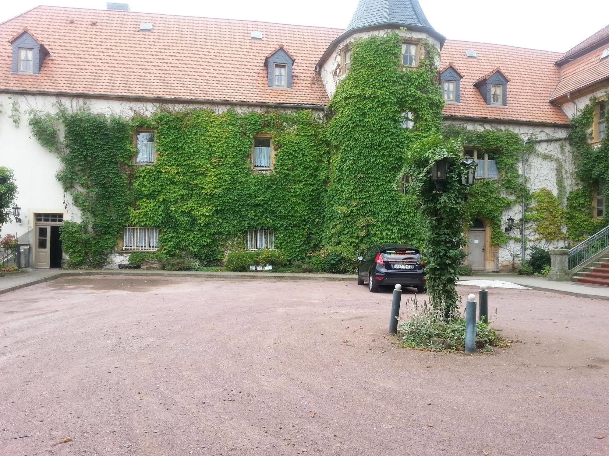 Stadtschloss Hecklingen*** Hecklingen  Buitenkant foto
